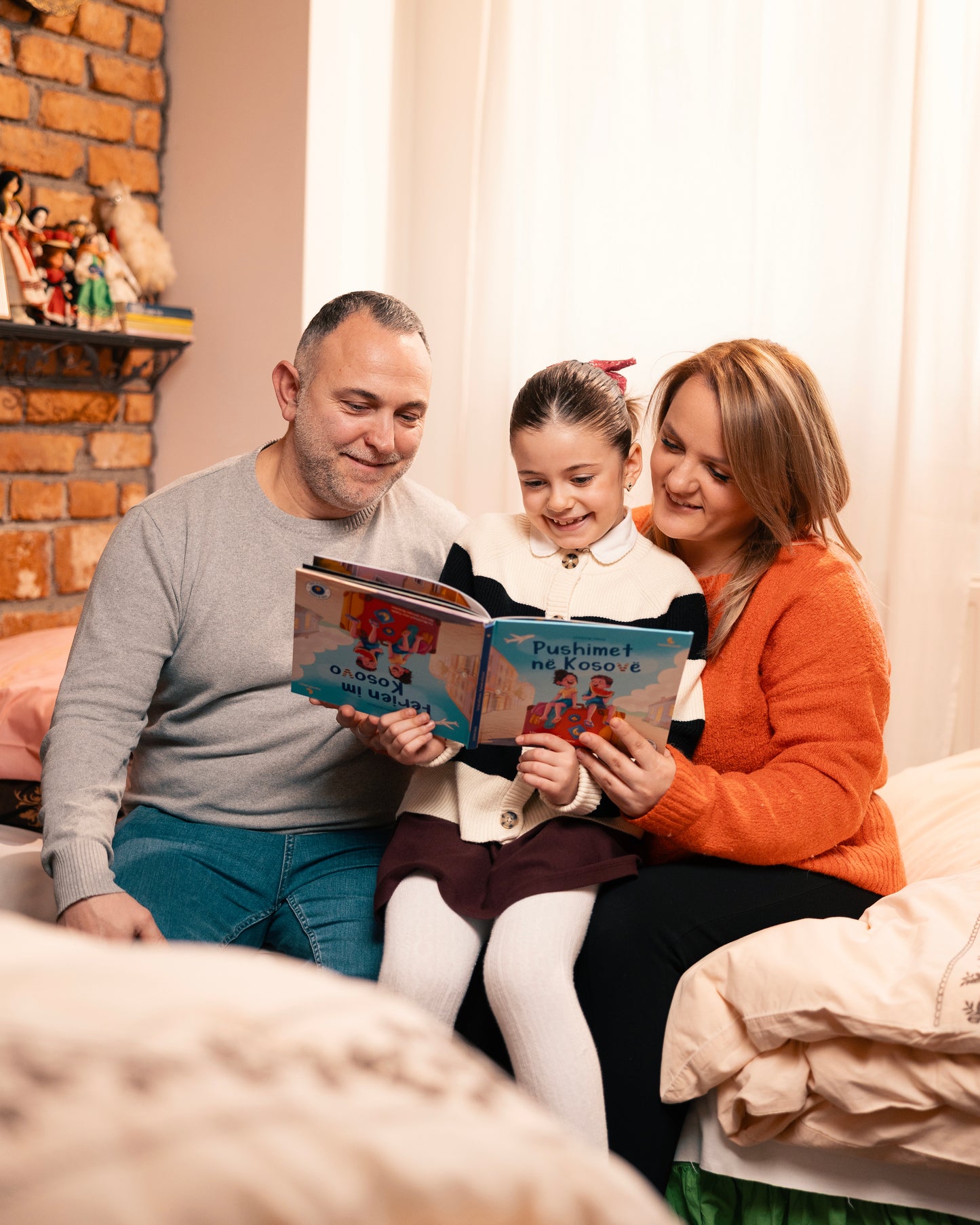 Ferien in Kosova | Pushimet në Kosovë – Zweisprachiges Wendebuch - Golden Edition -  (Deutsch ⇄ Kosovoalbanisch)